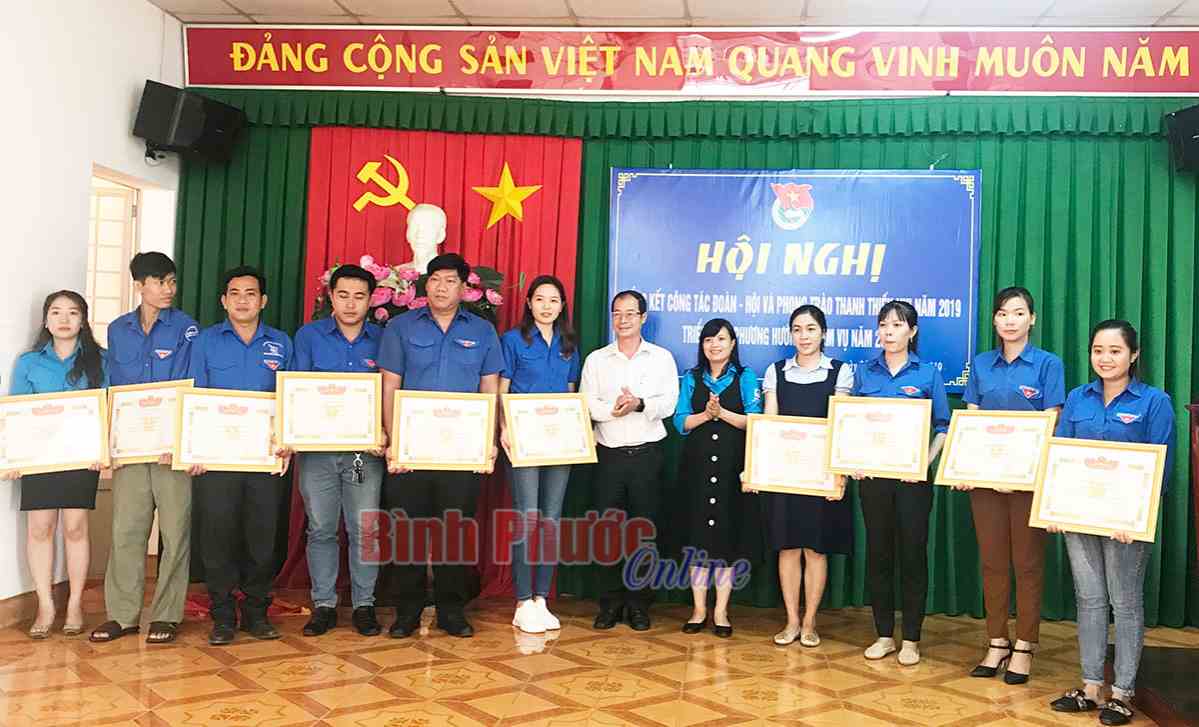 Thị đoàn Bình Long tổ chức 9 chiến dịch thanh niên tình nguyện Thị đoàn Bình Long tổ chức 9 chiến dịch thanh niên tình nguyện