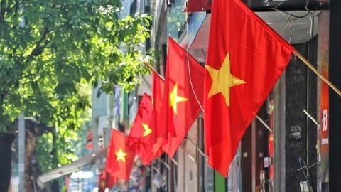 Thiêng liêng lá cờ Tổ quốc