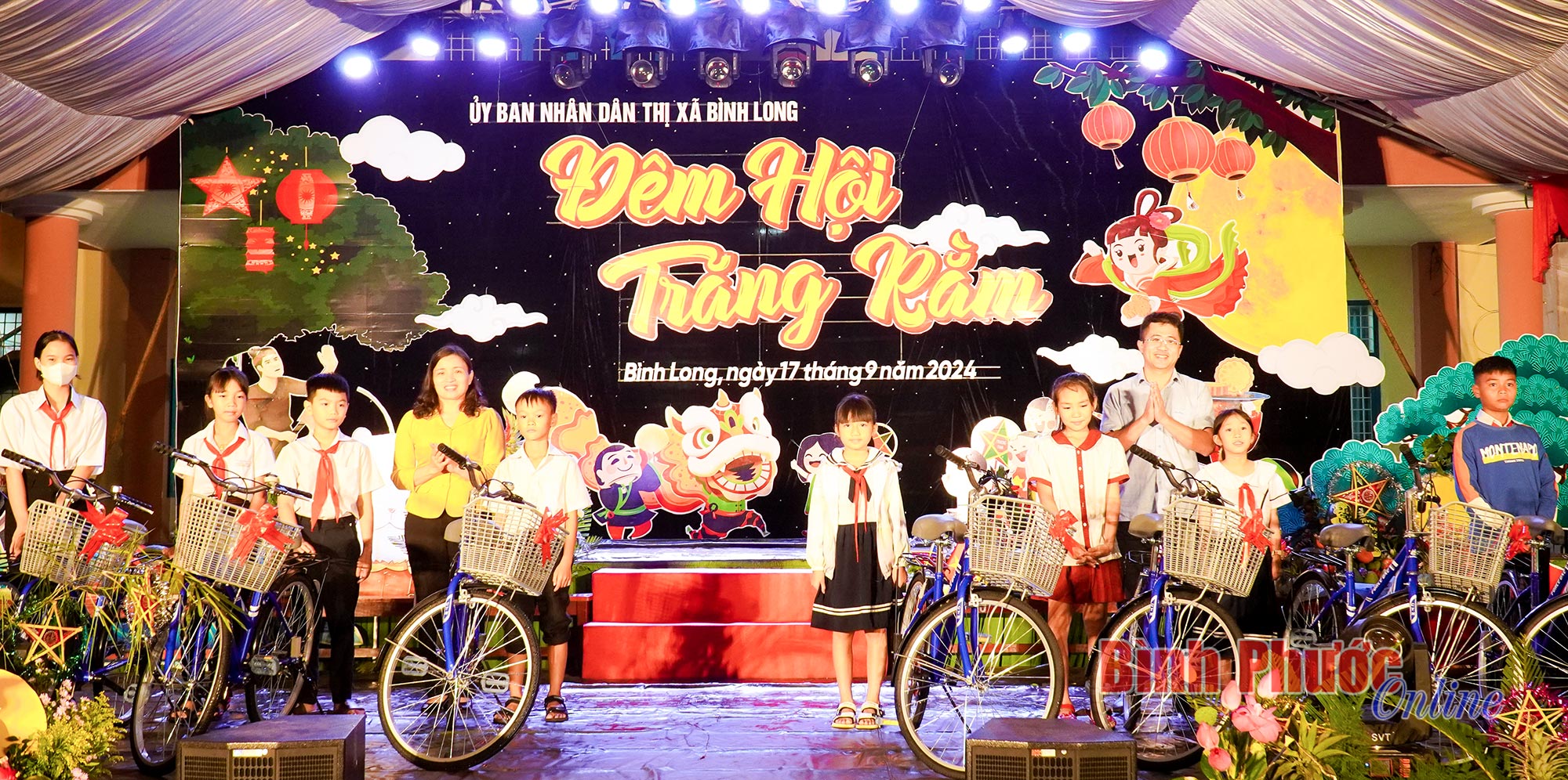 Thiếu nhi Bình Long vui đêm hội trăng rằm
