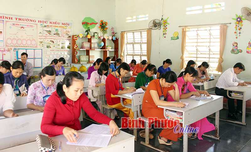 Phú Riềng thi giáo viên dạy giỏi cấp tiểu học Phú Riềng thi giáo viên dạy giỏi cấp tiểu học