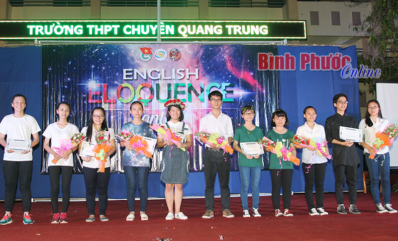 Sôi nổi vòng chung kết cuộc thi hùng biện tiếng Anh Sôi nổi vòng chung kết cuộc thi hùng biện tiếng Anh