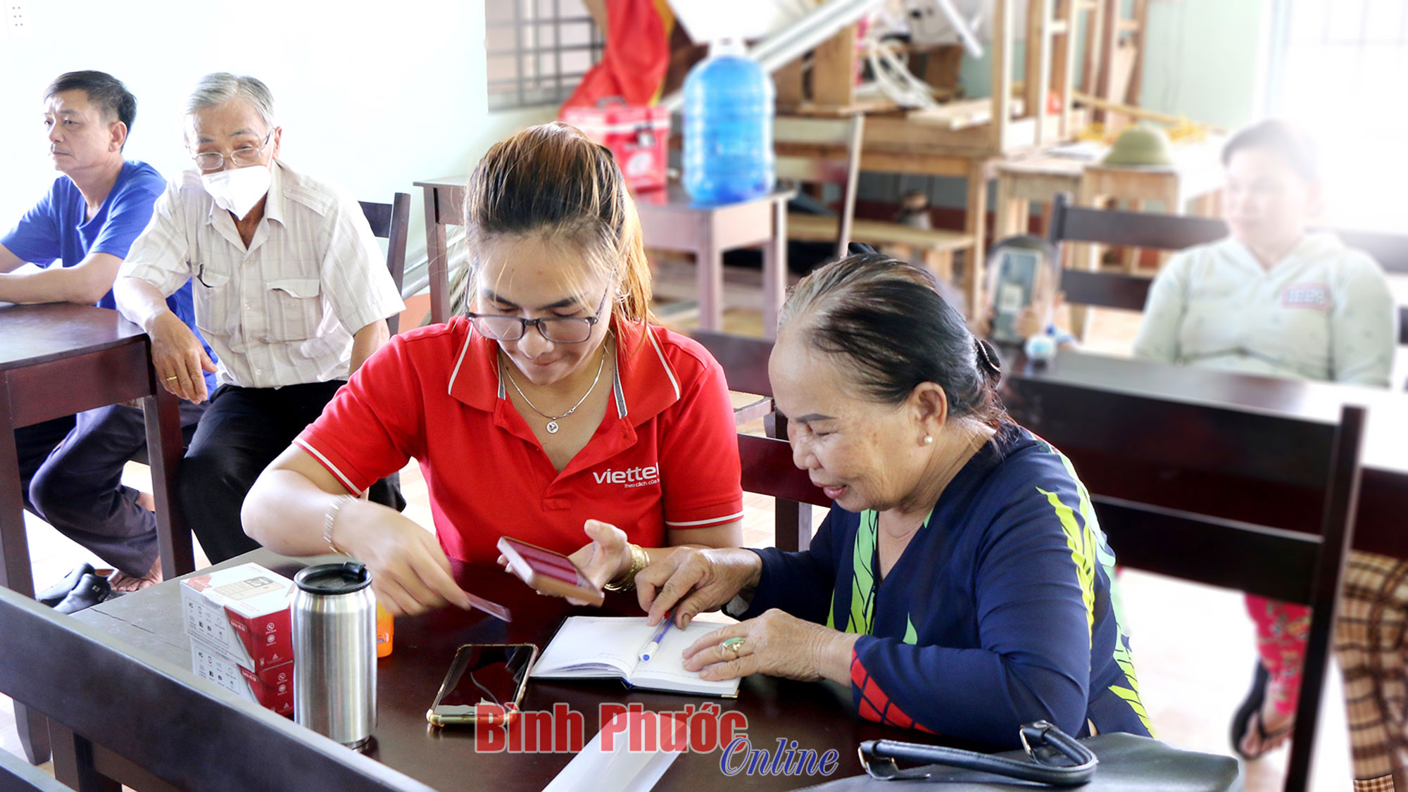 Thực hiện “4 phủ” ở ấp đặc biệt khó khăn Thực hiện “4 phủ” ở ấp đặc biệt khó khăn