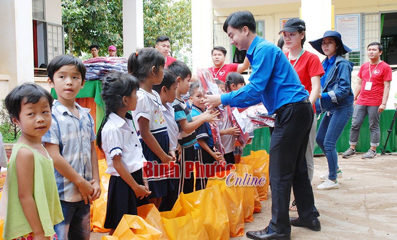 Thực trạng và khó khăn trong công tác trẻ em Thực trạng và khó khăn trong công tác trẻ em