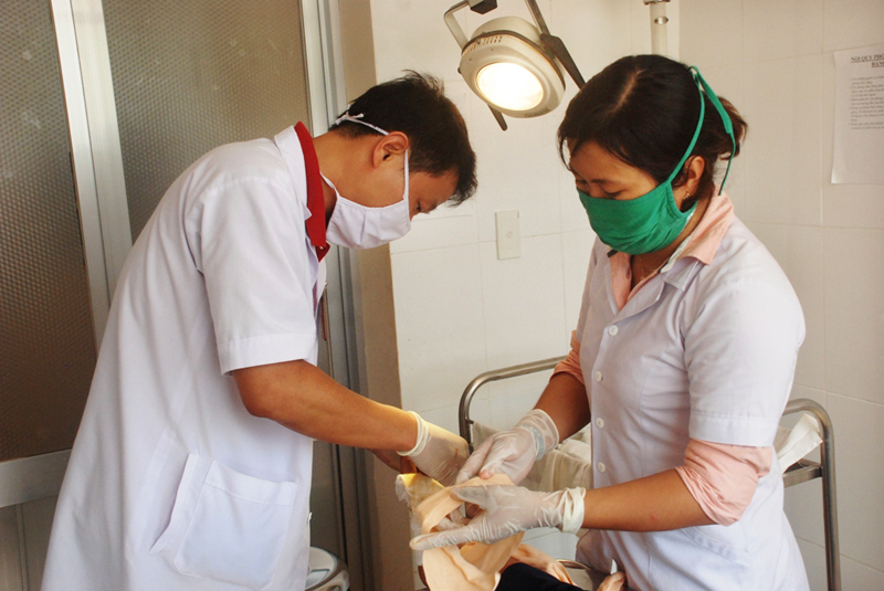 Tấm lòng của người thầy thuốc mặc quân phục Tấm lòng của người thầy thuốc mặc quân phục