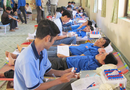 “Chiến dịch những giọt máu hồng” hè 2013 “Chiến dịch những giọt máu hồng” hè 2013