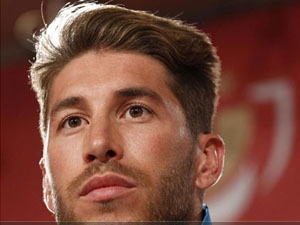 Sergio Ramos họp báo thay Mourinho trước chung kết