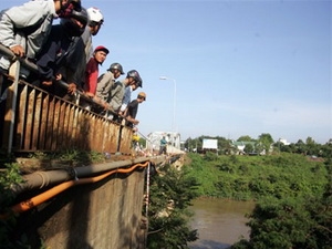 Đắk Lắk: Tai nạn kinh hoàng, nhiều học sinh chết đuối Đắk Lắk: Tai nạn kinh hoàng, nhiều học sinh chết đuối