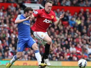 Phil Jones đốt lưới nhà khiến M.U thua đau Chelsea