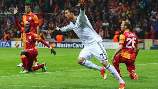 Trượt chân tại Istanbul, Real vẫn giành vé vào bán kết