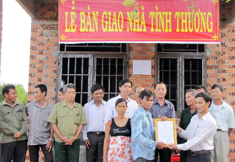 Thị xã Đồng Xoài: 100% hộ ĐBDTTS có nhà kiên cố, bán kiên cố Thị xã Đồng Xoài: 100% hộ ĐBDTTS có nhà kiên cố, bán kiên cố