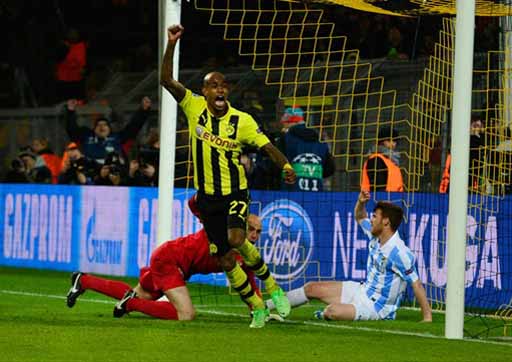 Dortmund vào bán kết sau một trận cầu "siêu điên rồ" Dortmund vào bán kết sau một trận cầu "siêu điên rồ"