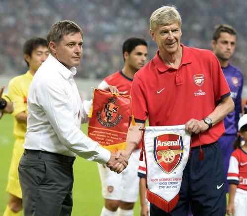 Arsenal tiếp tục thắng tưng bừng trên đất Nhật Arsenal tiếp tục thắng tưng bừng trên đất Nhật