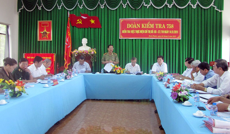 Học và làm theo Bác phải gắn với thực tiễn công việc Học và làm theo Bác phải gắn với thực tiễn công việc