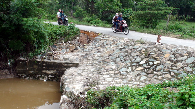 Nhiều người, xe đã bị nước cuốn trên “đoạn đường tử thần” Nhiều người, xe đã bị nước cuốn trên “đoạn đường tử thần”