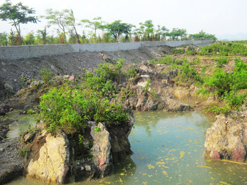 Dân đánh trả côn đồ “bảo kê” cho doanh nghiệp Dân đánh trả côn đồ “bảo kê” cho doanh nghiệp