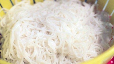 Sử dụng hóa chất không được phép để sản xuất bún tươi Sử dụng hóa chất không được phép để sản xuất bún tươi