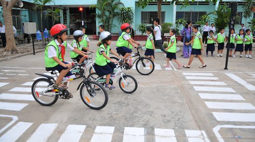 Tích cực hưởng ứng cuộc thi “Giao thông thông minh” Tích cực hưởng ứng cuộc thi “Giao thông thông minh”
