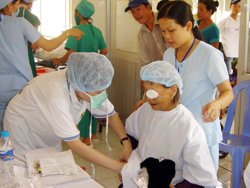 Hướng về y tế cơ sở còn lắm gian nan Hướng về y tế cơ sở còn lắm gian nan