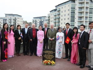 Khánh thành bia kỷ niệm 100 năm Bác Hồ tới Anh Khánh thành bia kỷ niệm 100 năm Bác Hồ tới Anh