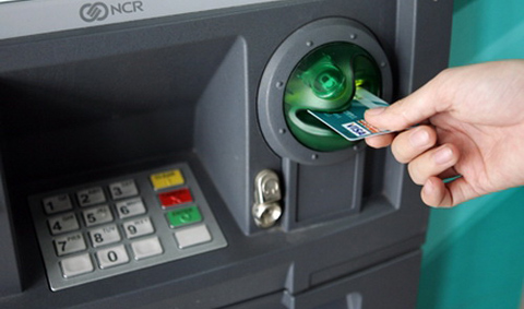 Từ 1-3-2013 sẽ áp dụng phí rút tiền ATM nội mạng Từ 1-3-2013 sẽ áp dụng phí rút tiền ATM nội mạng