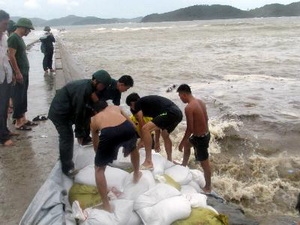 Bão số 2 đã suy yếu, đề phòng lũ quét và sạt lở đất Bão số 2 đã suy yếu, đề phòng lũ quét và sạt lở đất