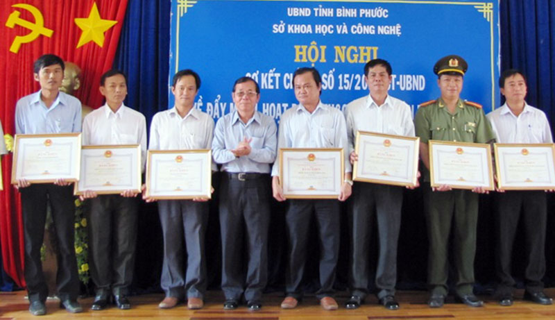 Phát triển và ứng dụng khoa học - công nghệ vào thực tiễn Phát triển và ứng dụng khoa học - công nghệ vào thực tiễn