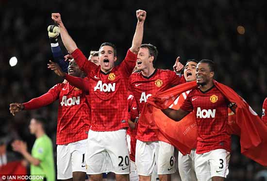 Robin van Persie lập hat-trick đưa M.U lên ngôi vương