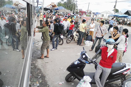 Nhọc nhằn đường về quê ăn tết Nhọc nhằn đường về quê ăn tết