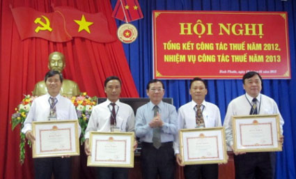 Năm 2012, ngành thuế tỉnh tổng thu 3.709.018 tỷ đồng Năm 2012, ngành thuế tỉnh tổng thu 3.709.018 tỷ đồng