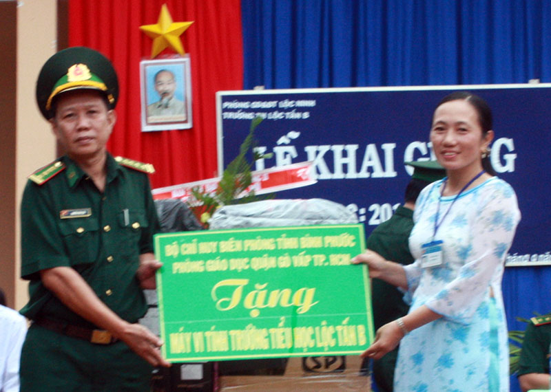 Bộ đội biên phòng tỉnh: Hơn 2 tỷ đồng đầu tư cho an sinh xã hội Bộ đội biên phòng tỉnh: Hơn 2 tỷ đồng đầu tư cho an sinh xã hội