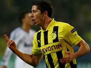 Lewandowski lập poker, Dortmund hủy diệt Real 4-1 Lewandowski lập poker, Dortmund hủy diệt Real 4-1