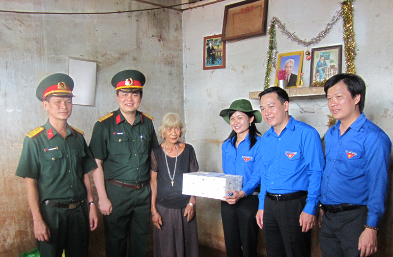 Tỉnh đoàn: Ra quân chiến dịch thanh niên tình nguyện hè 2013 Tỉnh đoàn: Ra quân chiến dịch thanh niên tình nguyện hè 2013