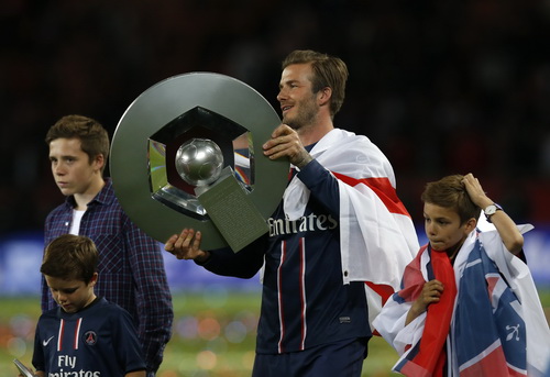 Beckham rơi lệ khi chia tay CĐV PSG Beckham rơi lệ khi chia tay CĐV PSG