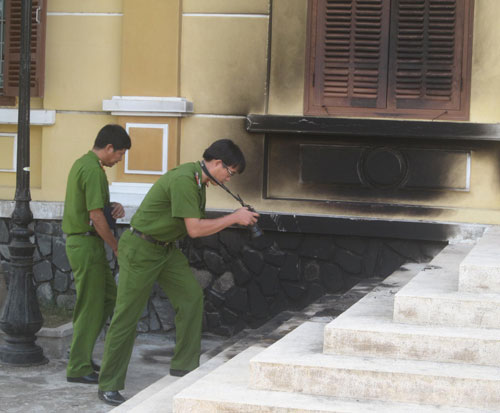 Vụ cụ bà tự thiêu trước tòa án: Kiểm tra hồ sơ thi hành án Vụ cụ bà tự thiêu trước tòa án: Kiểm tra hồ sơ thi hành án