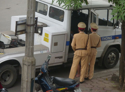 Hủy nội dung bắt dân 'xin phép' khi ghi hình CSGT làm nhiệm vụ