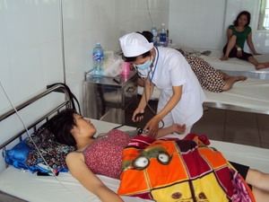 Bến Tre: 32 người nhập viện do ngộ độc thực phẩm Bến Tre: 32 người nhập viện do ngộ độc thực phẩm