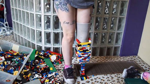 Lắp chân giả bằng... Lego Lắp chân giả bằng... Lego
