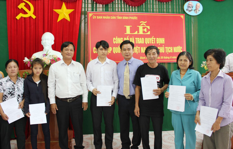 Công bố quyết định nhập quốc tịch cho 11 công dân Công bố quyết định nhập quốc tịch cho 11 công dân
