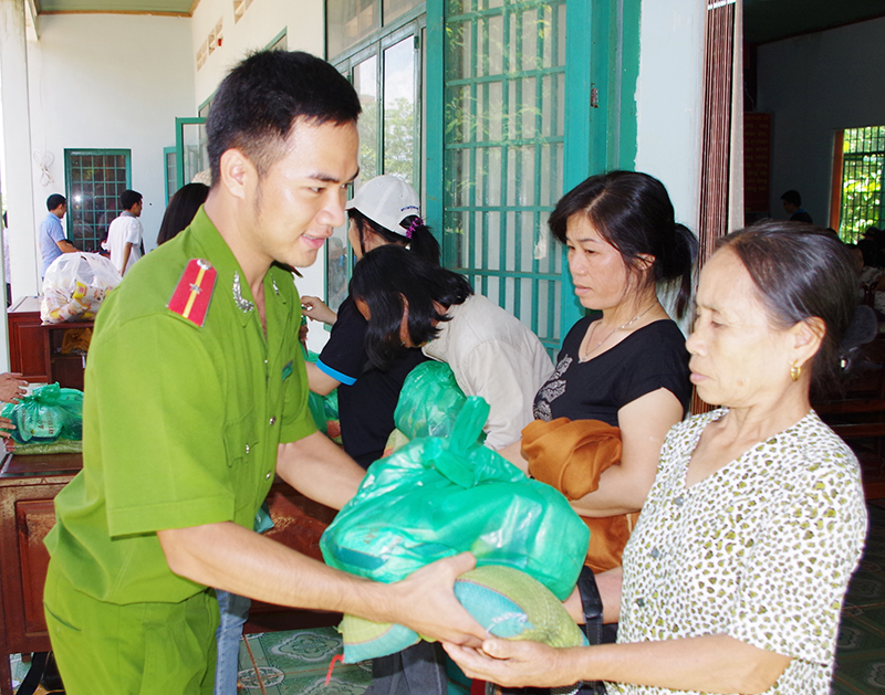 Hoạt động chung tay vì cộng đồng của Chi đoàn Phòng kỹ thuật hình sự