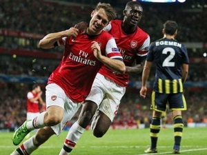 Kết quả đêm qua: Arsenal đi tiếp, Bayern mất điểm
