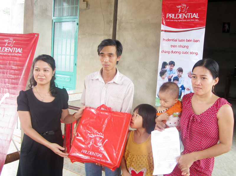 Prudential trao nhà tình thương tại thị xã Phước Long Prudential trao nhà tình thương tại thị xã Phước Long