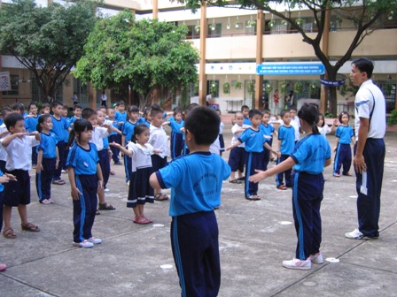 Chế độ bồi dưỡng và trang phục của giáo viên thể thao