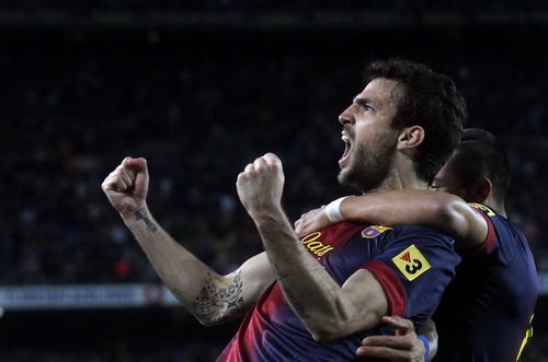 Barcelona giữ sức, Real Madrid trả giá
