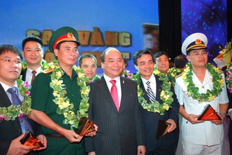 Vinh danh các doanh nghiệp Sao Vàng đất Việt 2013 Vinh danh các doanh nghiệp Sao Vàng đất Việt 2013
