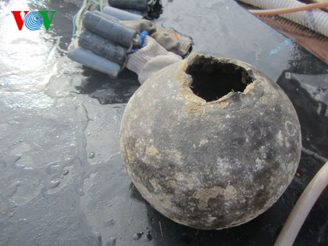 Cận cảnh cổ vật trên tàu cổ mới phát hiện ở Quảng Ngãi Cận cảnh cổ vật trên tàu cổ mới phát hiện ở Quảng Ngãi