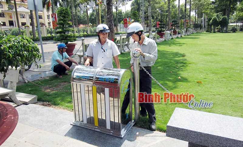 Đặt 30 thùng rác thẩm mỹ tại khu vực Quảng trường 23-3