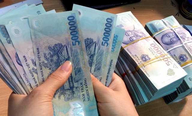 Cấm giám đốc ngân hàng nhận môi giới hoa hồng