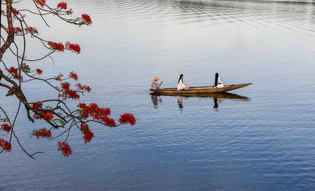 Vẻ đẹp dòng Hương Giang trong tác phẩm 'Ai đã đặt tên cho dòng sông?'