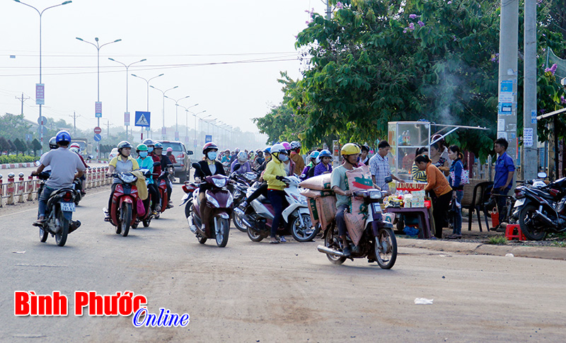 Tiềm ẩn tai nạn giao thông trước UBND xã Tiến Thành