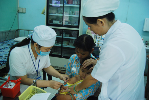 Lo ngay ngáy khi tiêm lại vắc xin Quinvaxem